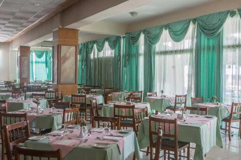 Polycarpia Hotel Pernera ภายนอก รูปภาพ
