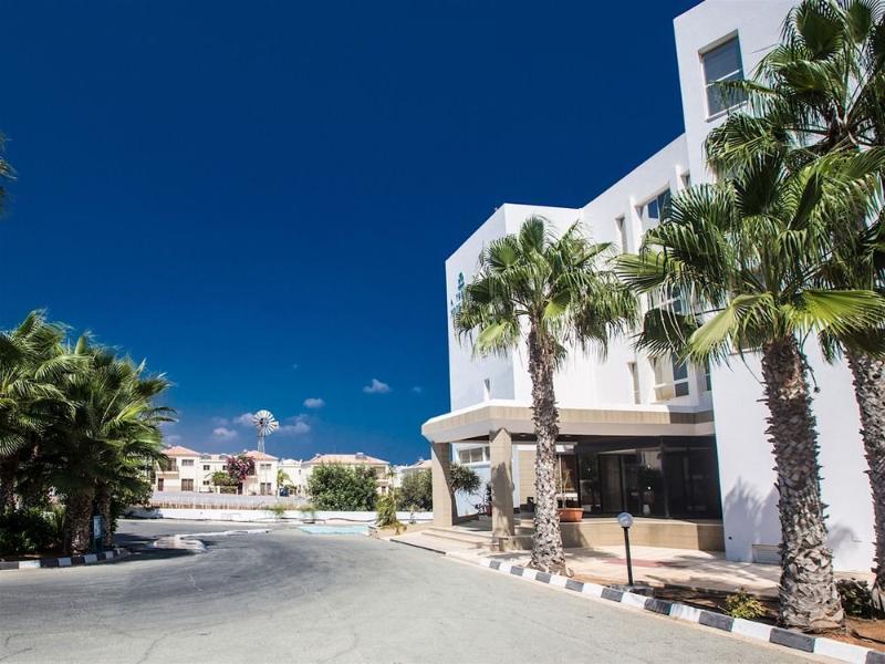Polycarpia Hotel Pernera ภายนอก รูปภาพ