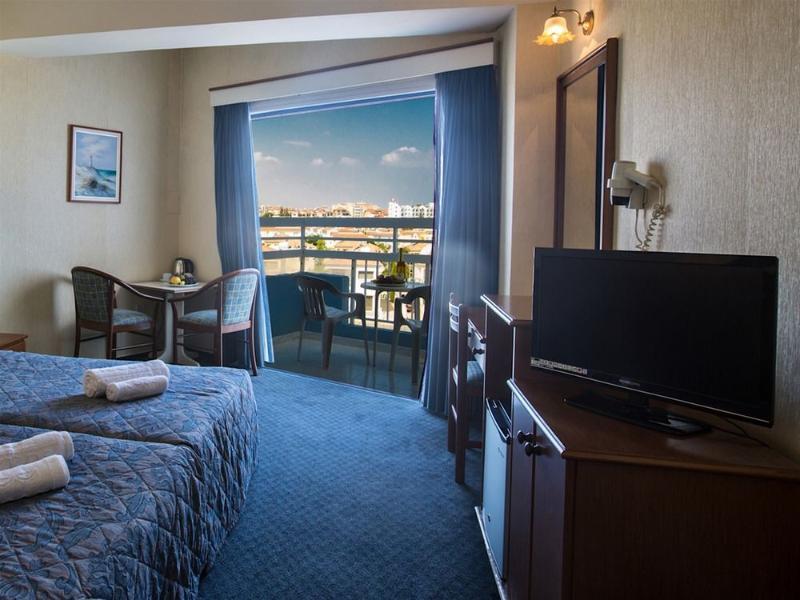 Polycarpia Hotel Pernera ภายนอก รูปภาพ