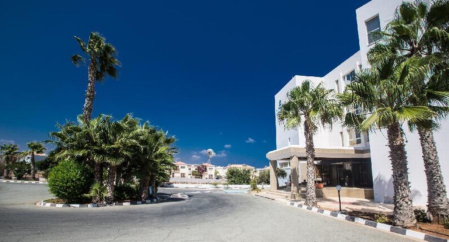 Polycarpia Hotel Pernera ภายนอก รูปภาพ